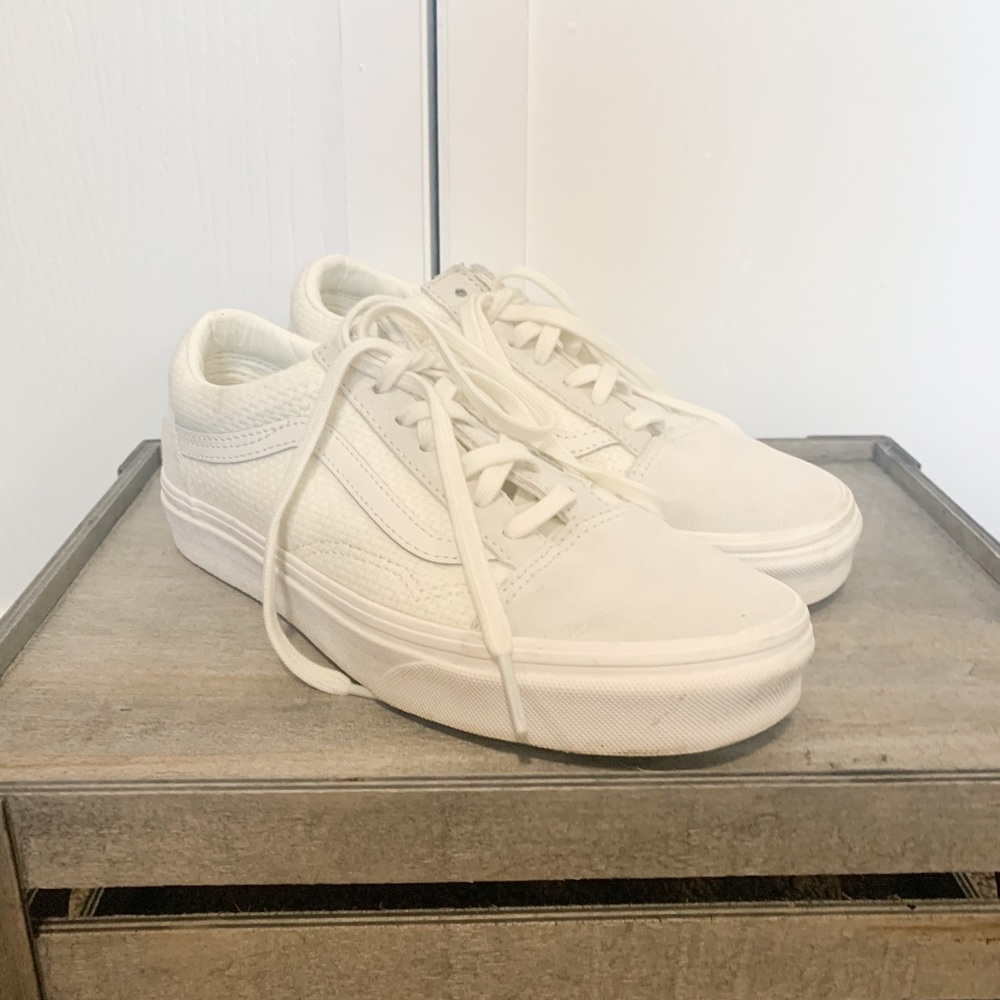 Women’s cream canvas sneakers